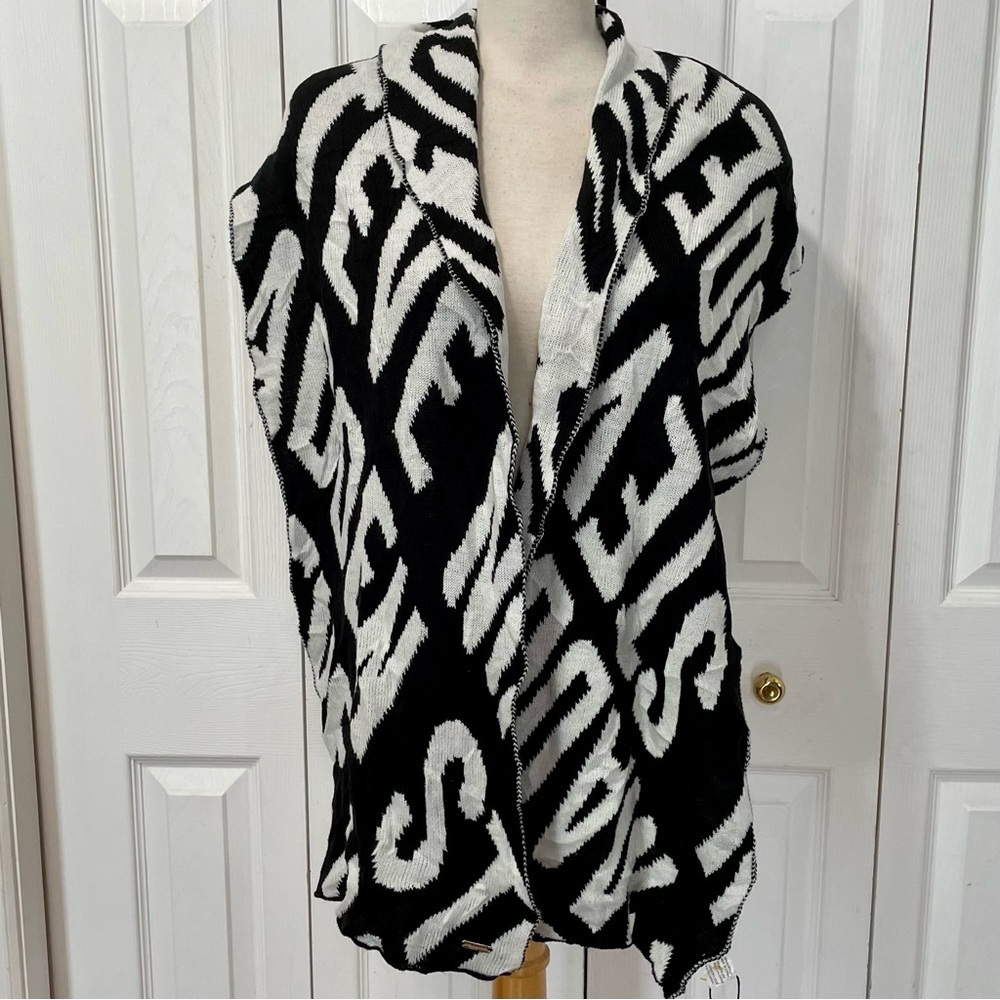 New Steve Madden Black and White Knit Scarf